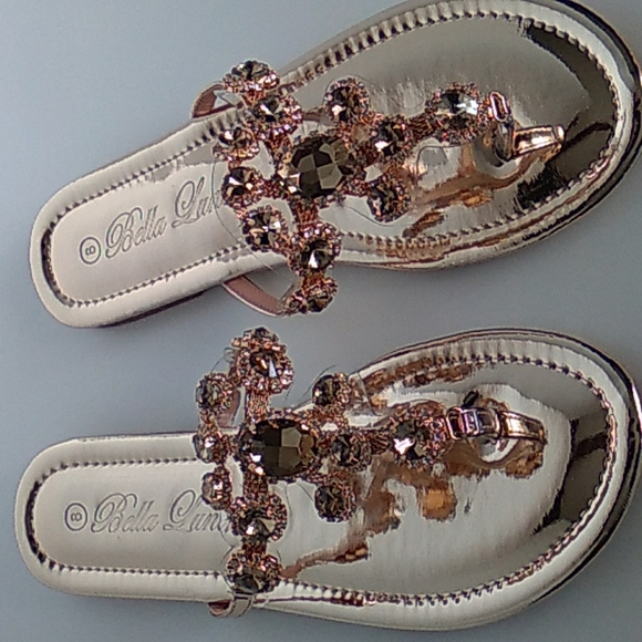 ** HOST PICK ****Bella Luna Women's Gold Jeweled Sandals Size 9- NIB - Picture 2 of 4